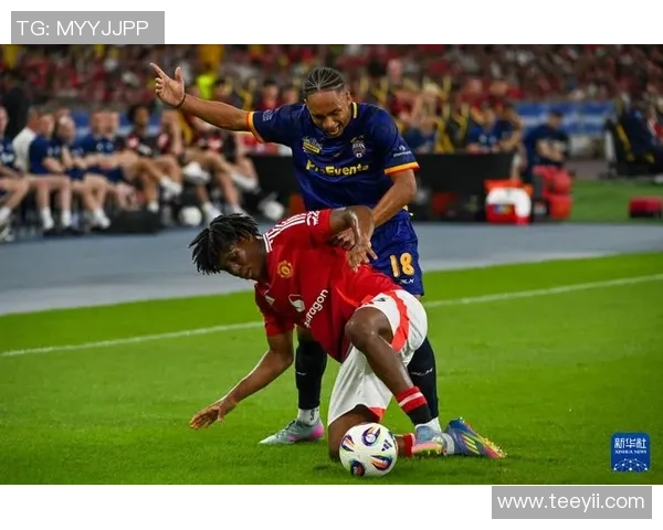 友谊赛精彩对决多特蒙德与曼联战成平局神扑瞬间引发全场热烈反响