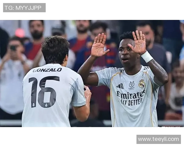 足总杯激战巴萨逆转巴黎圣日耳曼神扑成关键转会传闻引发热议