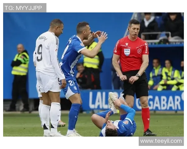 西甲激战：多特蒙德大胜切尔西引发争议判罚全场沸腾